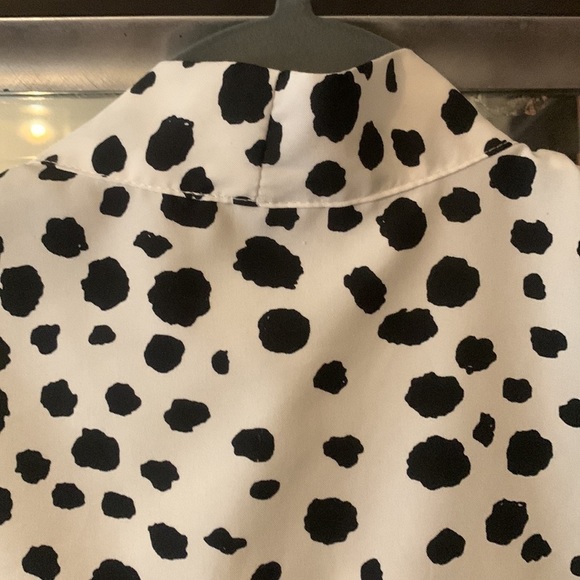 Long sleeve blouse size xs black and white necktie. - Picture 7 of 8
